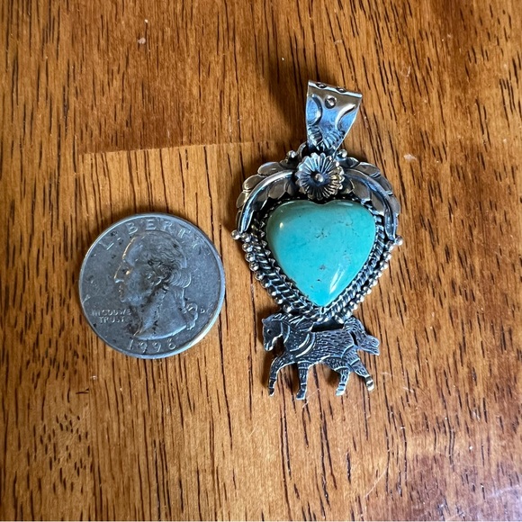 925 Sterling Silver Kingman Turquoise Heart Pendant Horse Floral Leaf Detail - Picture 10 of 13